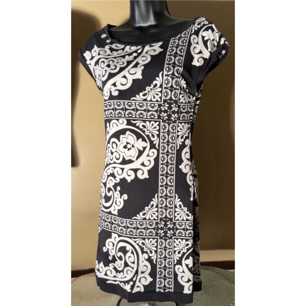 White House Black Market All Over Print Design Black/White Dress 100% Silk   XS